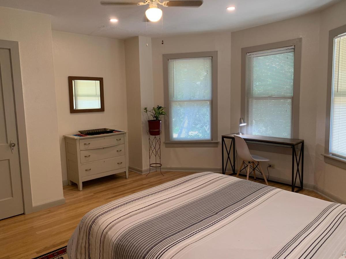 125-#4 Downtown Cozy Upstairs One Bedroom Apt San Antonio Bagian luar foto