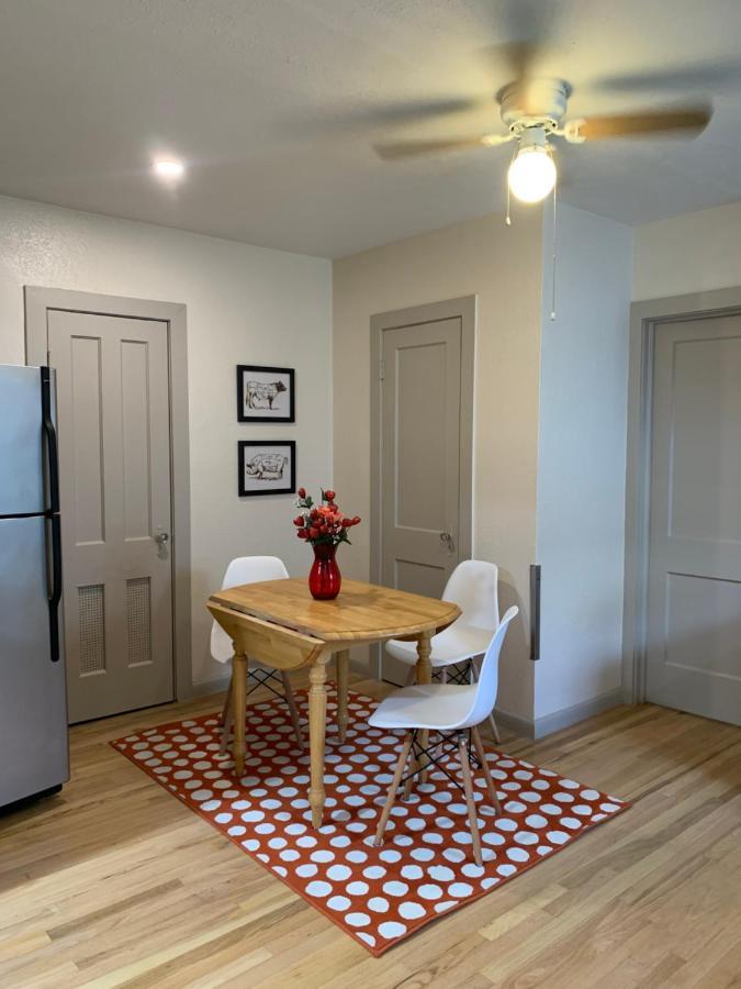 125-#4 Downtown Cozy Upstairs One Bedroom Apt San Antonio Bagian luar foto