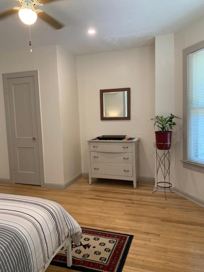 125-#4 Downtown Cozy Upstairs One Bedroom Apt San Antonio Bagian luar foto