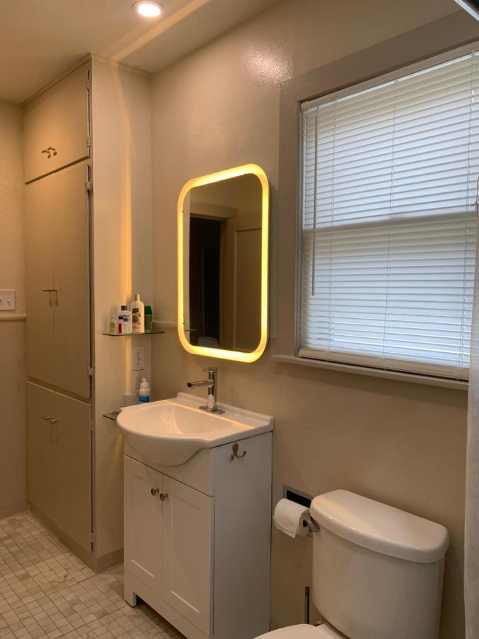 125-#4 Downtown Cozy Upstairs One Bedroom Apt San Antonio Bagian luar foto